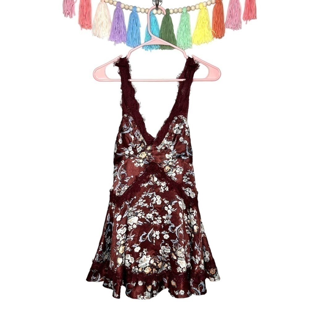 Urban Outfitters Satin Maroon Floral Tiffany Lace Mini Tulle Lined Mini Dress XS - Picture 7 of 17